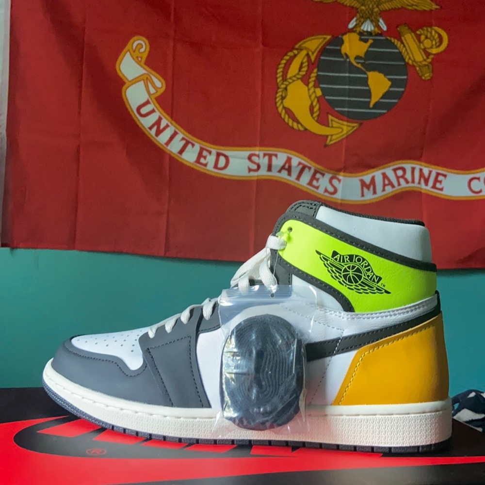 Jordan 1 retro vault gold